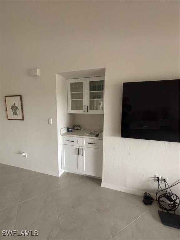 Building Photo - 293 Kings Way