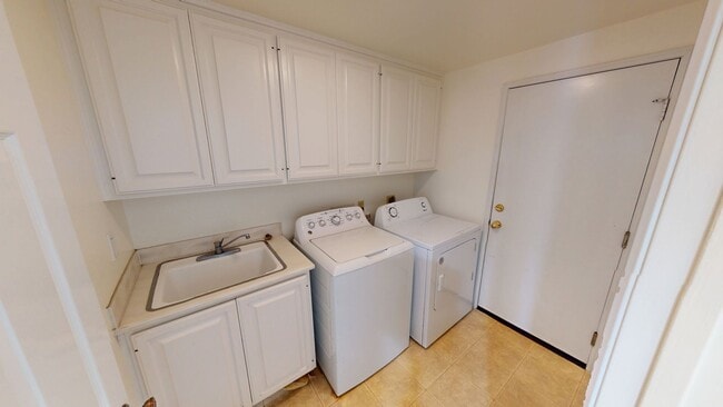 Building Photo - $500 OFF MOVE IN SPECIAL |  Exclusive Comm...