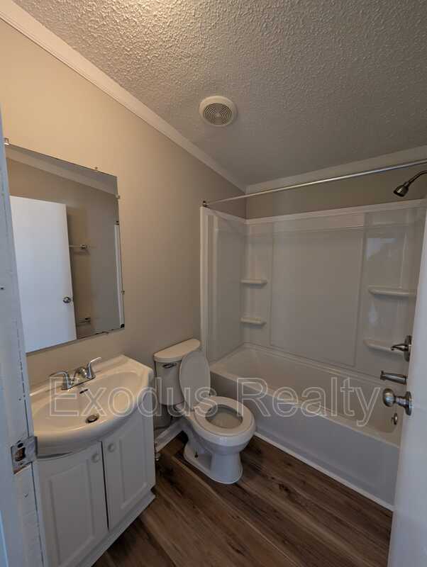 Building Photo - 10 Forest Manor Dr
