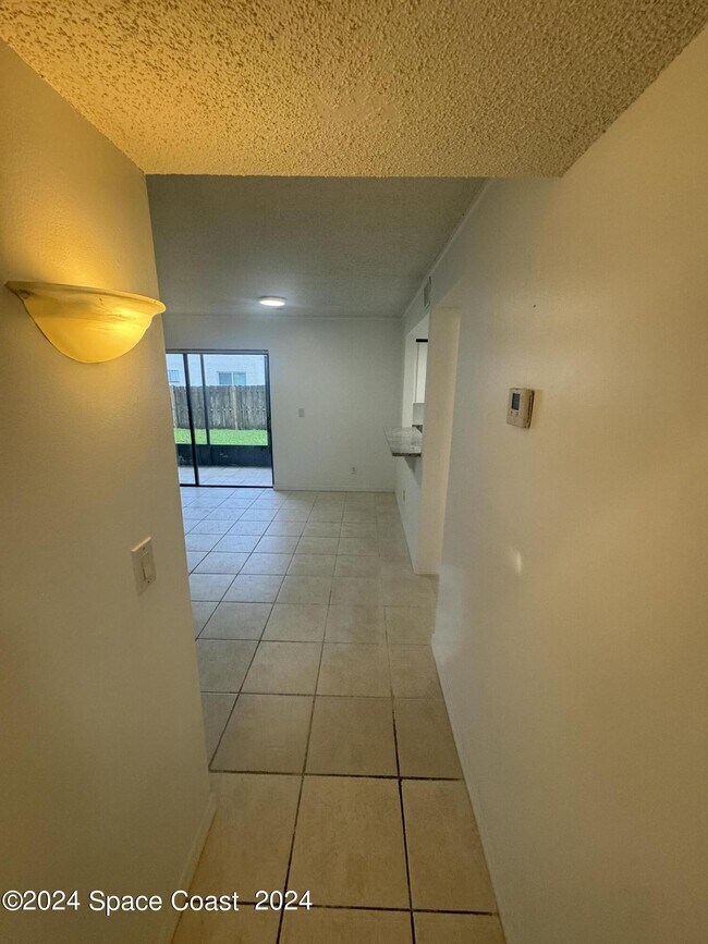 Building Photo - 592 N Wickham Rd