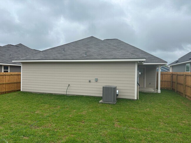 Building Photo - Bryan - 3 bedroom - 2 bath - 2 car garage - fenced in back yard - Brand New House - very new to B...