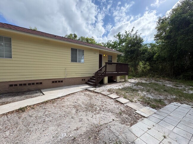 Building Photo - 3 Bed / 2 Bath Single-Family Home Near Downtown Eustis