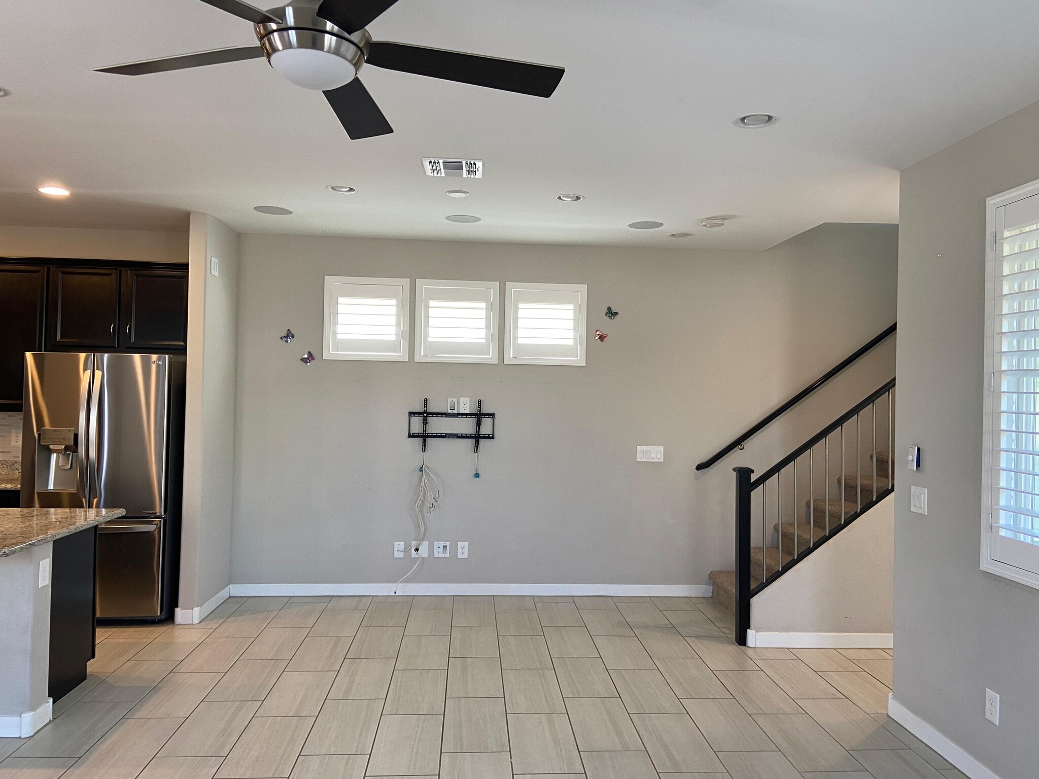 Living room - 1326 N Zane Dr