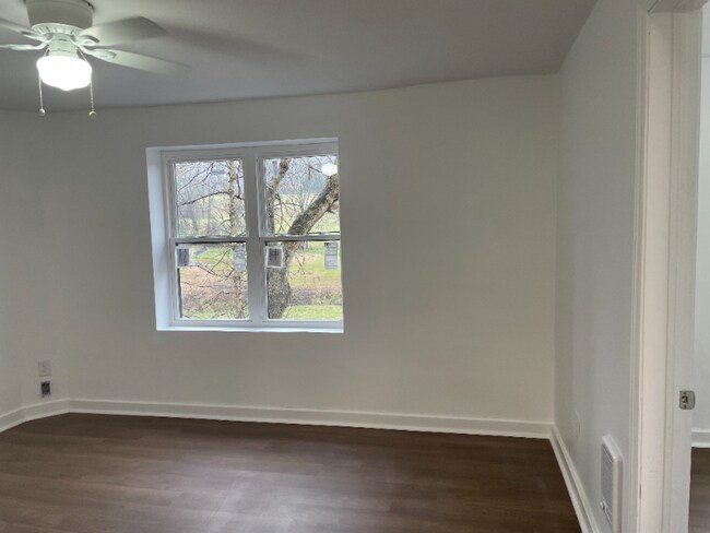 Building Photo - 416 Old Beason Well Rd