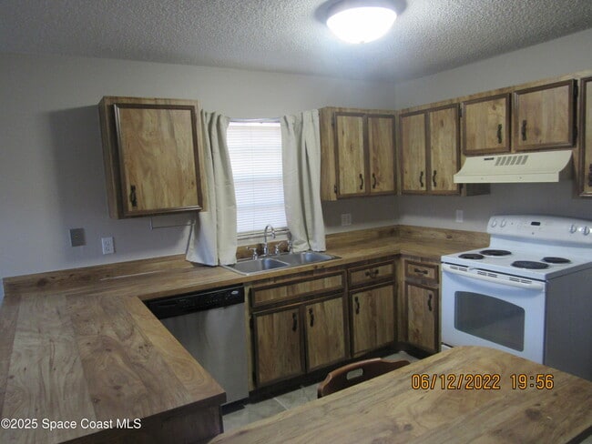 Building Photo - 1712 Stewart Pl