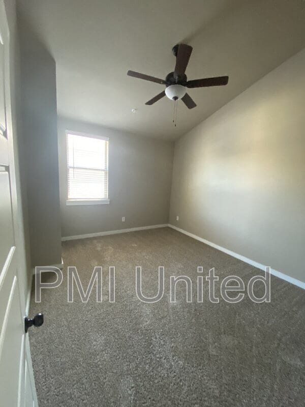 Building Photo - 655 Harvest Moon Dr