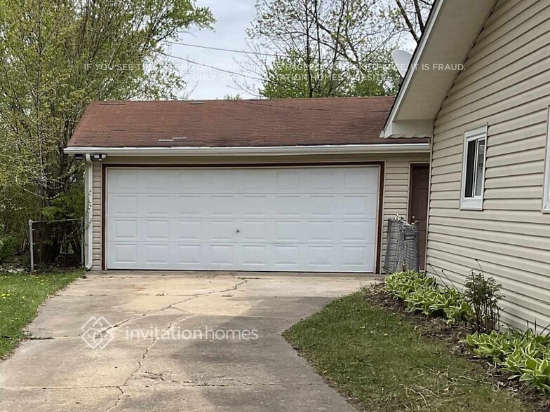 Building Photo - 1875 N Newport Rd