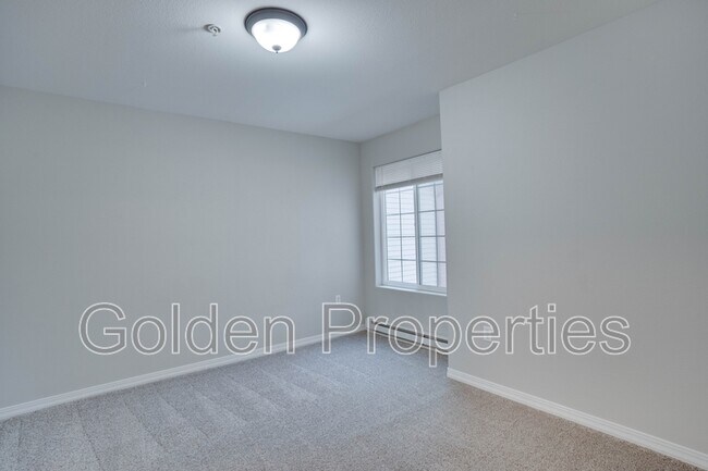 Building Photo - 310 N Promenade Loop
