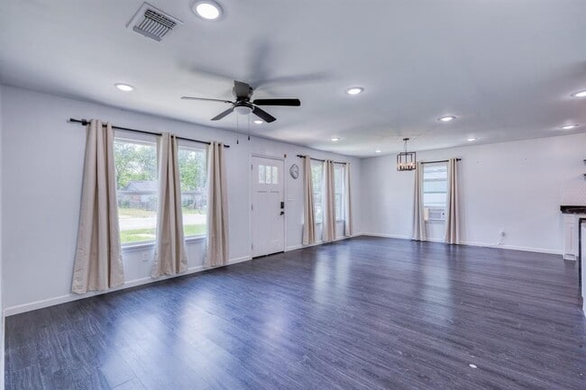 Building Photo - 6202 Carnation Terrace
