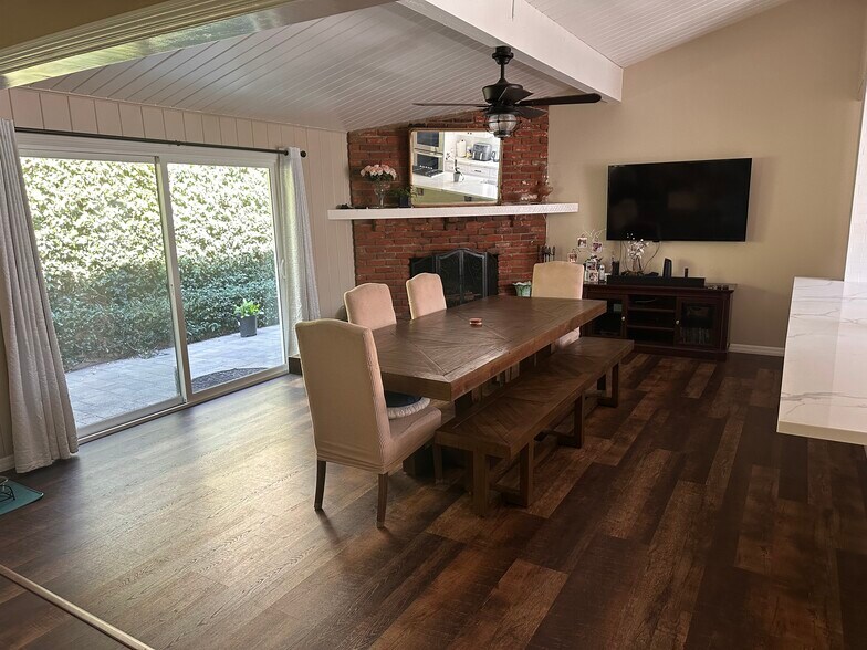 Building Photo - 3624 La Crescenta Ave