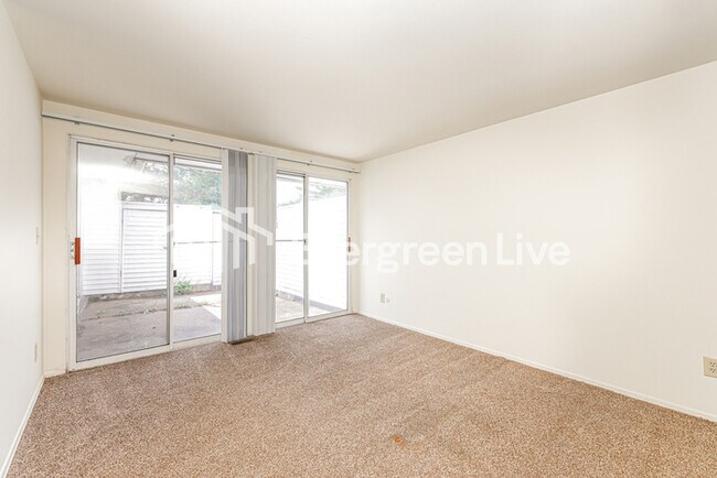 Building Photo - 5841 Troy Villa Blvd