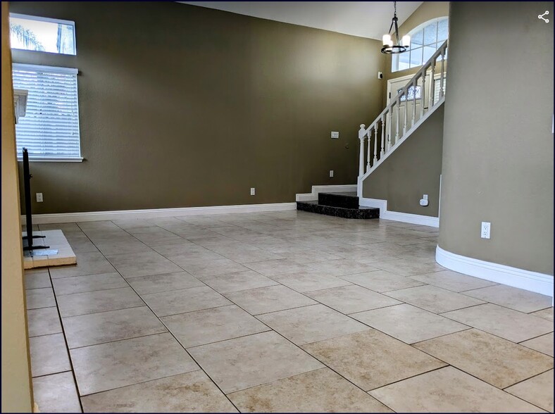 Building Photo - 11076 Brentwood Dr