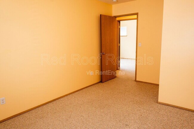 Building Photo - 1208 Burnside Pl