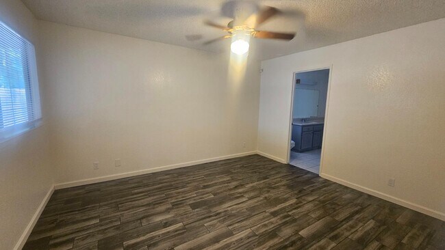 Building Photo - 3216 Renn Ave