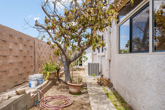 Building Photo - 288 Altair Ave