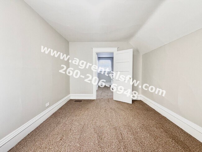 Building Photo - 3 Bedroom House