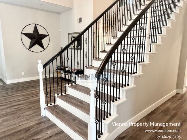 Building Photo - 2169 Mount Errigal Pl
