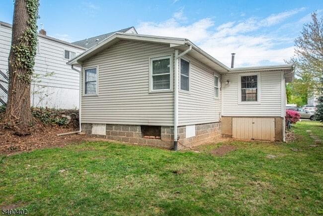 Building Photo - 59 Iroquois Ave