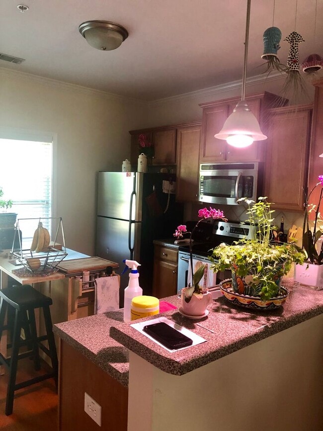 Building Photo - Whitehall Village condo with Flexible move-in