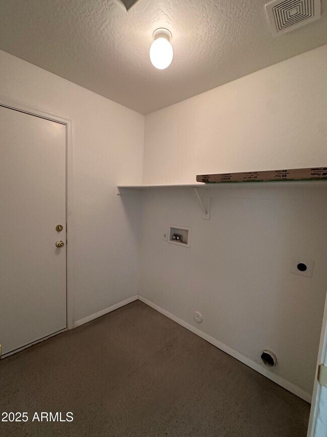 Building Photo - 1832 W Lydia Ln