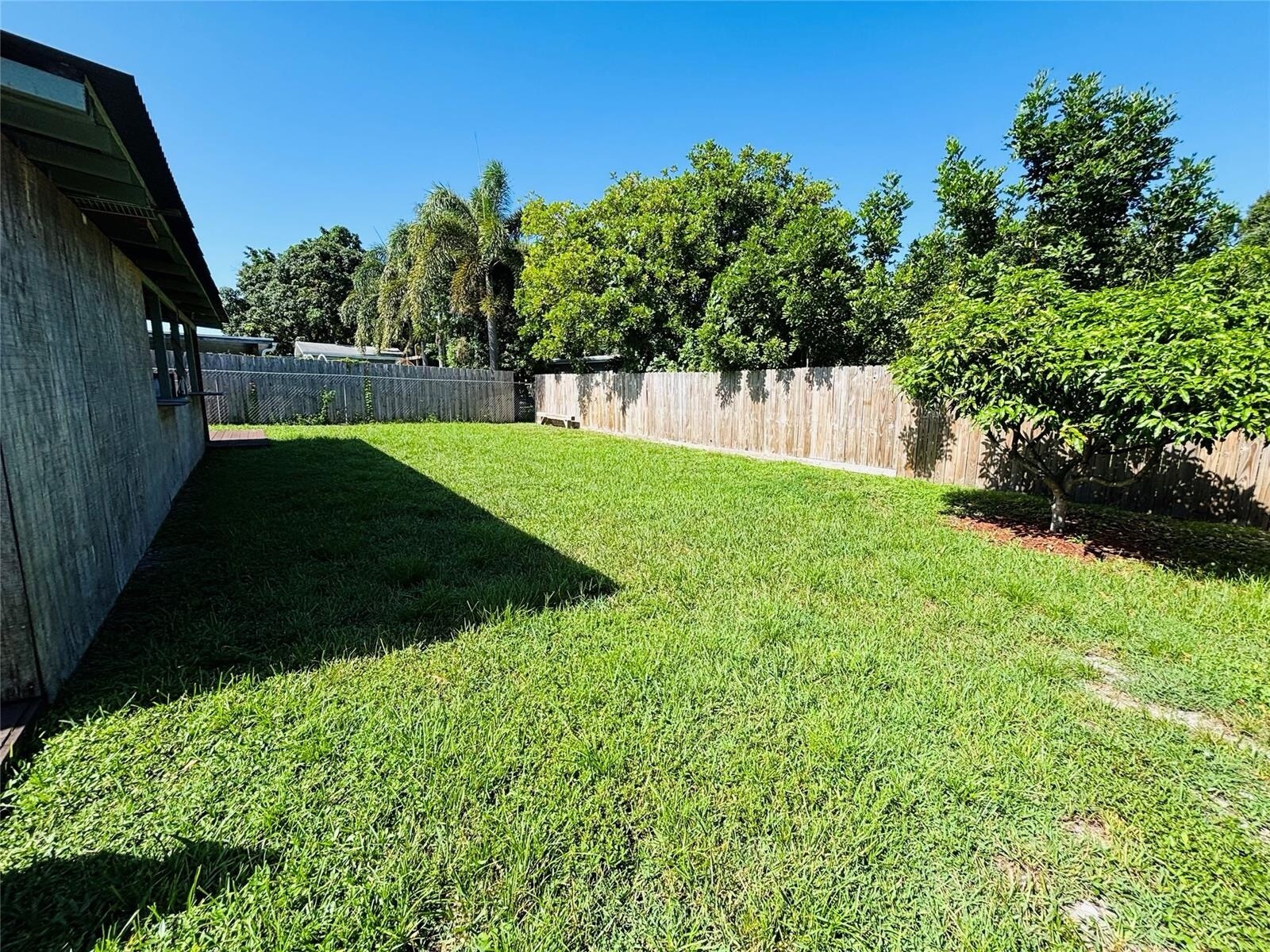 Building Photo - 1010 SW 83rd Ave