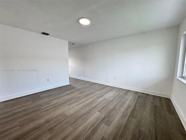 Building Photo - 9355 SW 39th St