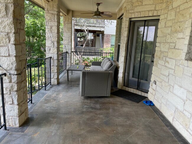 Building Photo - 10824 Quarry Oaks Trail