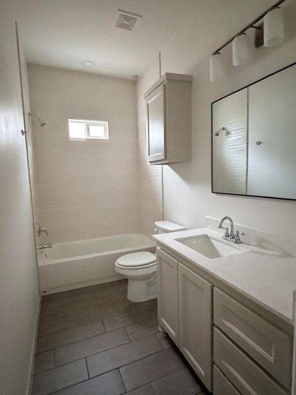 Building Photo - 1504 Shavano Dr