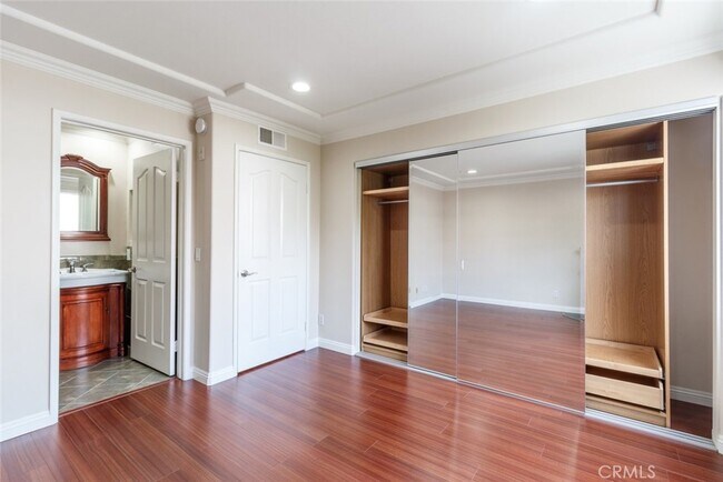 Building Photo - 14631 Dickens St