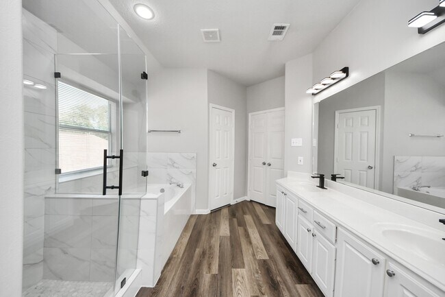 Building Photo - 14706 Cross Jct St