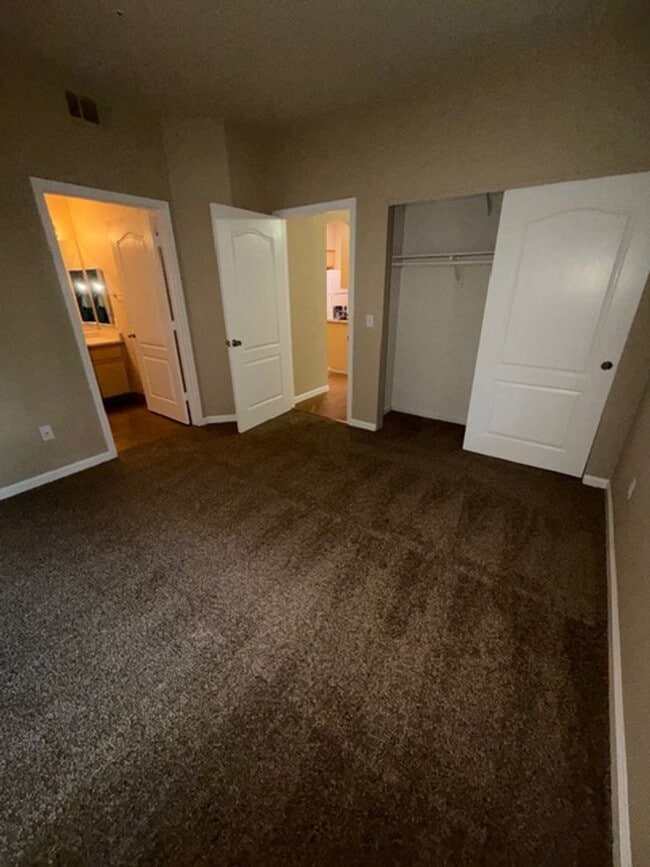 Building Photo - Discover Your Dream Condo with Stunning Mountain Views a 1 Car Garage & Covered carport in NW Ren...