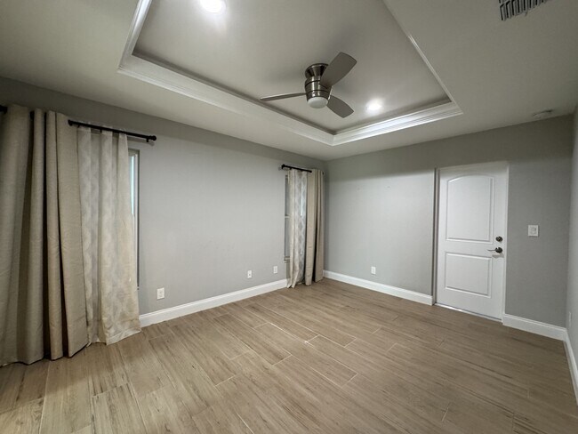 Building Photo - 4310 Zenith Rd