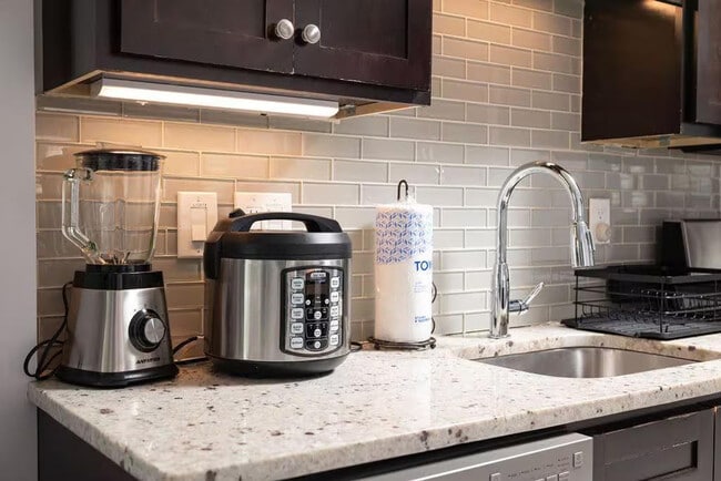 Building Photo - 22 Thurman St