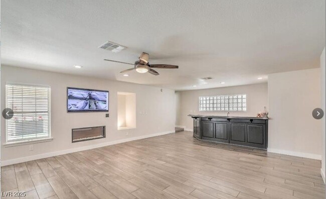 Building Photo - 2823 High View Dr