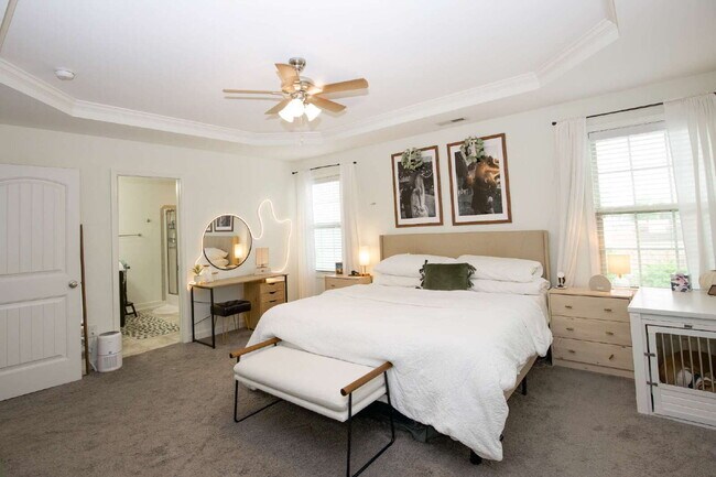 Building Photo - "Charming 3-Bed Home with Granite Elegance on Nessee Street, Fayetteville!"