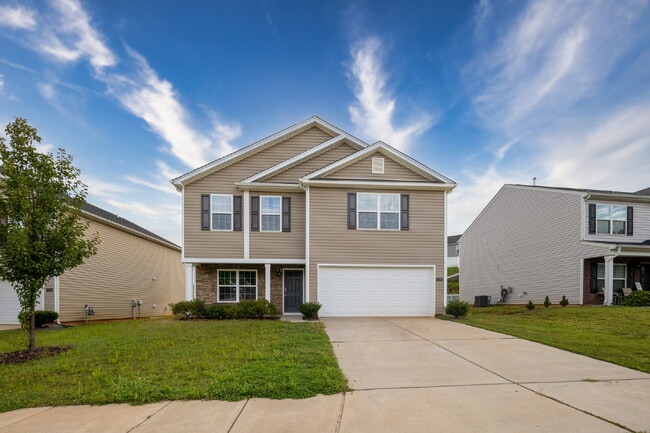 Building Photo - Spacious house with large office and 3 bedrooms in pool community. Available after July 10!