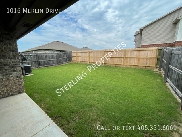 Building Photo - 1016 Merlin Dr