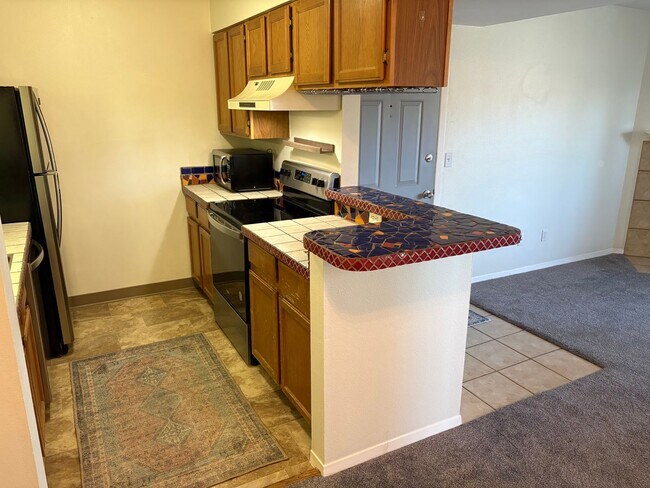 Building Photo - 1 Bed 1 Bath Condo With Large Covered Balcony & Community Pool.