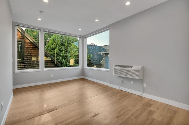 Building Photo - 9220 35th Ave SW