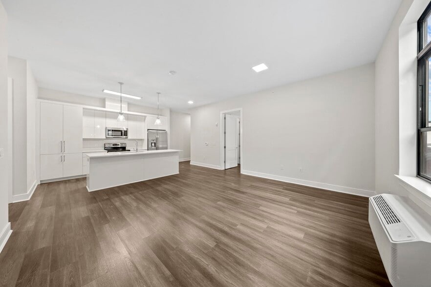 Building Photo - 121 34th St