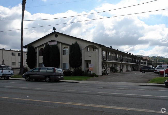 Building Photo - 9109 Kenwood Dr