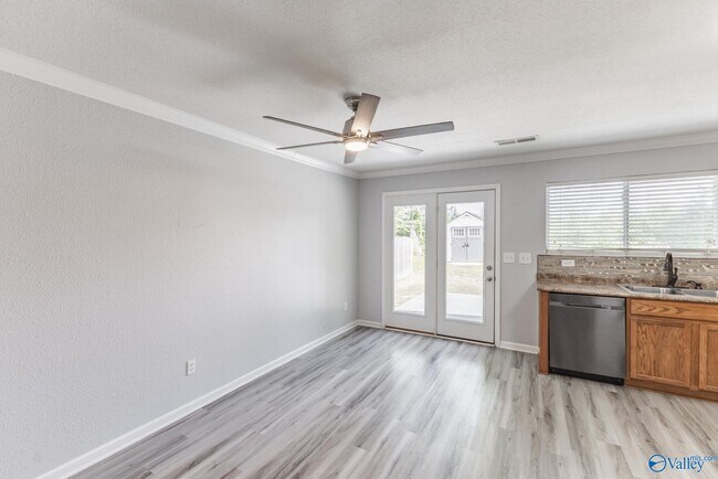 Building Photo - 163 Sedgewick Dr