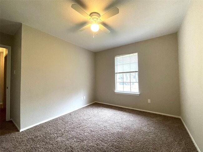 Building Photo - 703 Twin Oak Trail