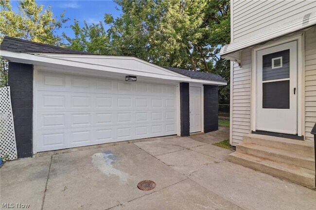 Building Photo - 12701 Plover St
