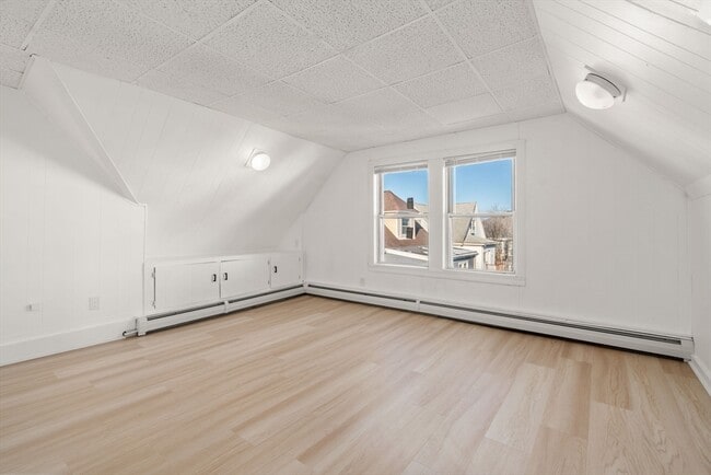 Building Photo - 374 Shirley St