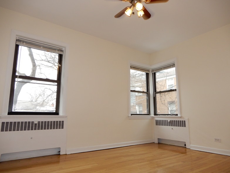 ceiling fans in both bedrooms - 1526 N Harlem Ave