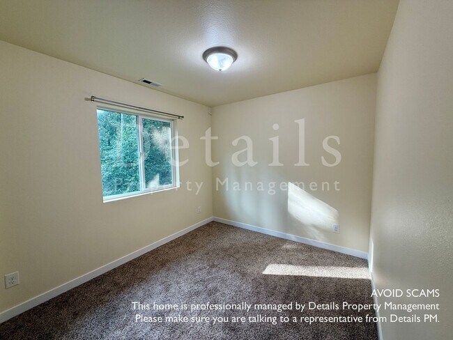 Building Photo - 3 Bedroom Port Orchard Home