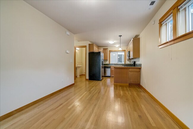 Building Photo - 844 NE 66th St