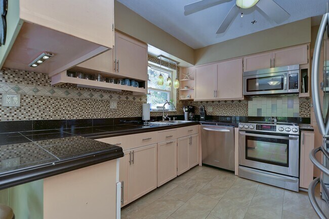 Building Photo - 5850 24th Ave S