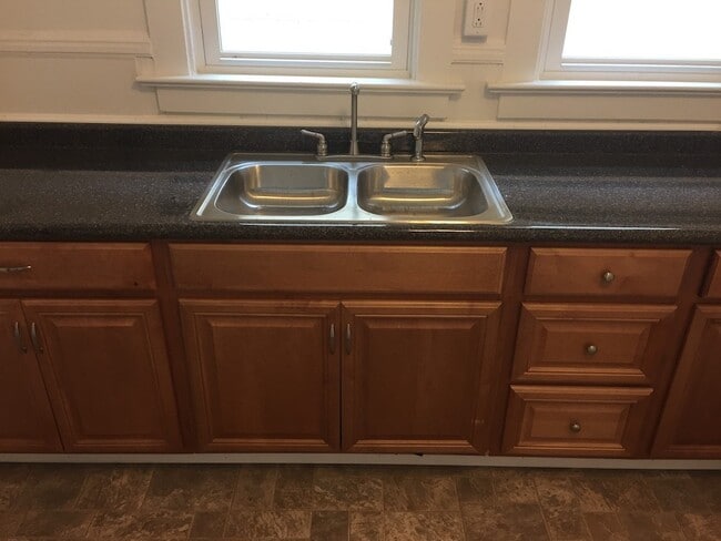 Building Photo - 258 E 29th St